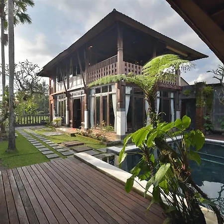 Wooden Villa By Prasi